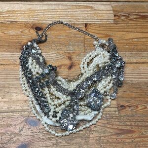 Elegant Pearl and Crystal Statement Necklace